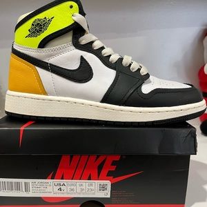 SOLD:Nike - Air jordan 1 - size: 4y